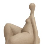ESTATUETA MULHER SENTADA COM PERNA CRUZADA - Imagem 3