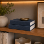 LIVRO CAIXA DECORATIVO EM VELUDO AZUL MARINHO - Imagem 4